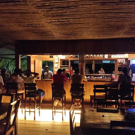 Paraiso Beach Hotel Brig Bay Dış mekan fotoğraf