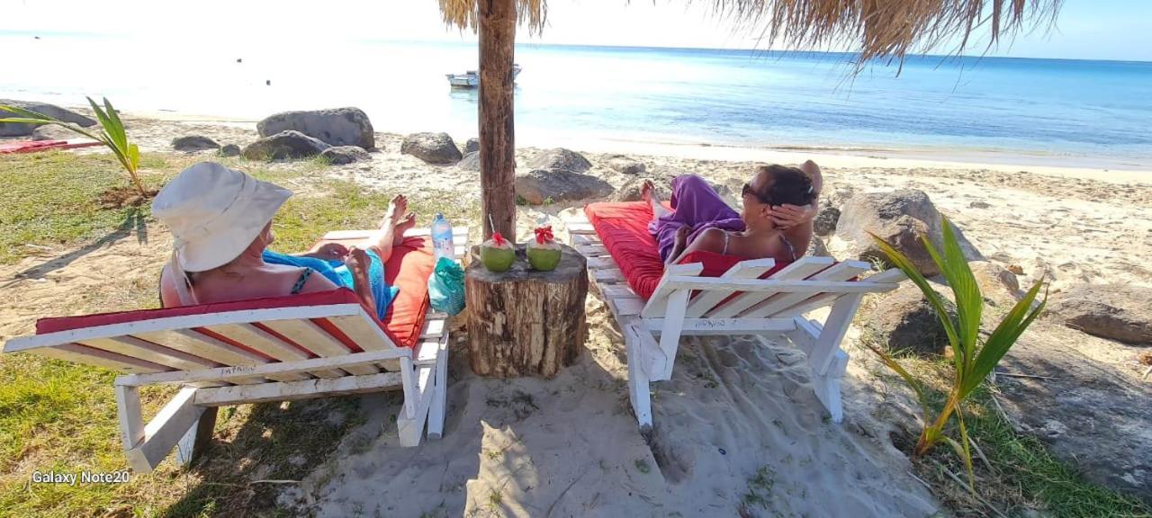 Paraiso Beach Hotel Brig Bay Dış mekan fotoğraf