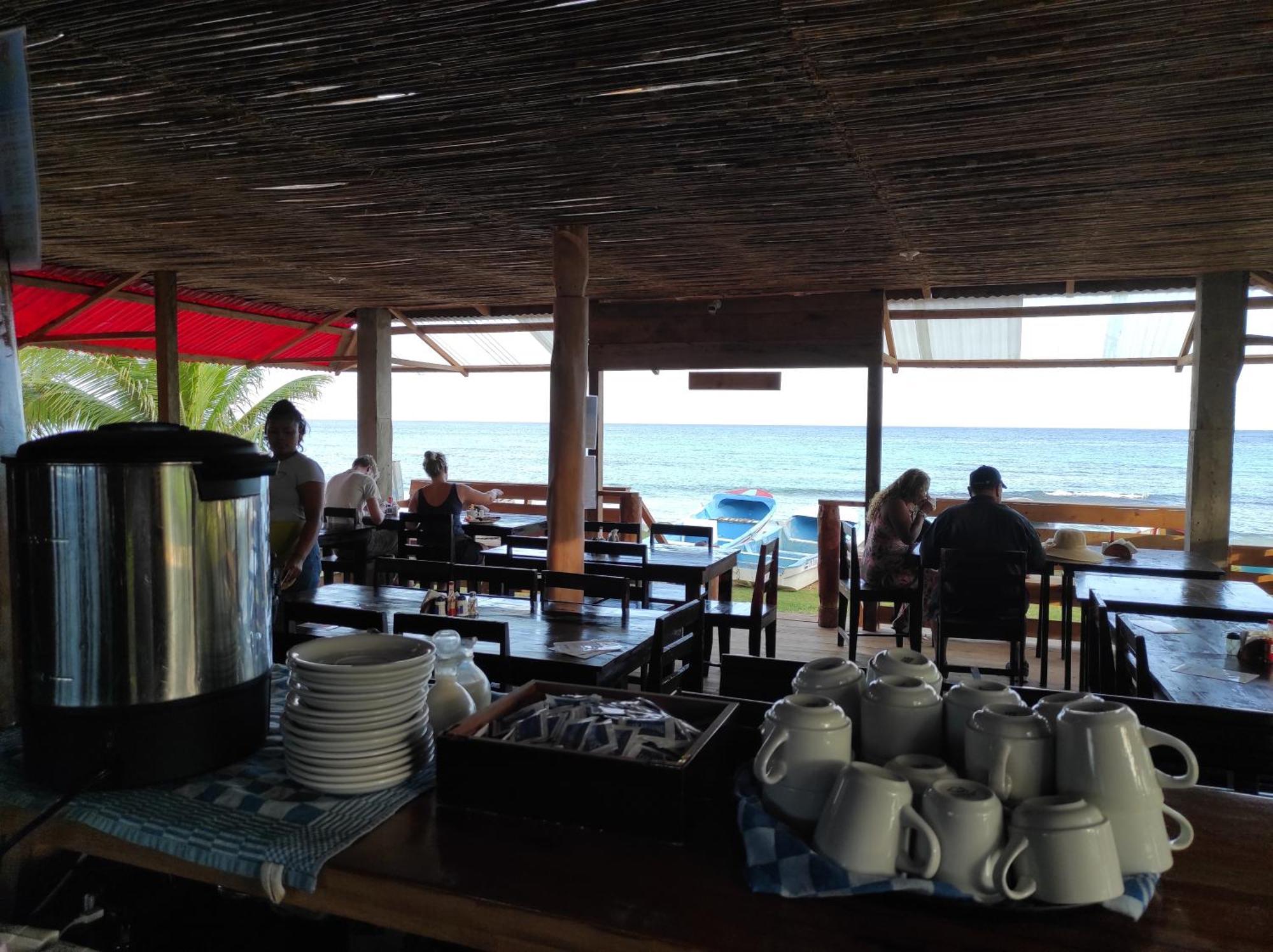 Paraiso Beach Hotel Brig Bay Dış mekan fotoğraf
